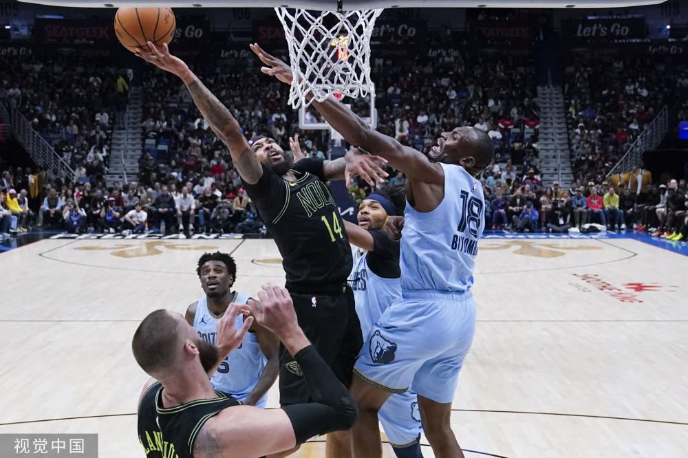 场上的一举 场上的一举